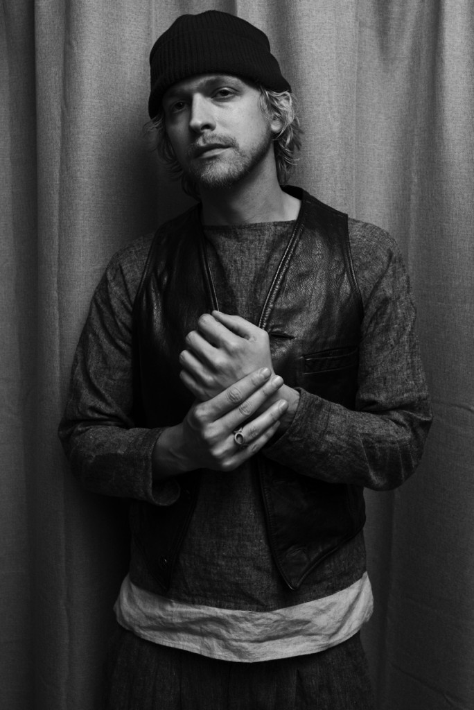 No-Collar Shirt × 4tuck Linen Pants